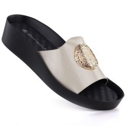 Klapki damskie na platformie złote Potocki 43326. Żółte klapki damskie POTOCKI, bez wzorów, ze skóry ekologicznej, bez obcasa, na platformie. Za 139.99 zł.