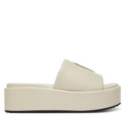 Klapki Blauer. Klapki damskie Blauer, bez wzorów, bez obcasa. Za 219.99 zł.