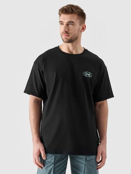 4F T-shirt oversize z nadrukiem męski - czarny S. Czarne koszulki sportowe męskie 4f, m, bez wzorów, z bawełny, bez kołnierzyka, bez ramiączek. W wyprzedaży za 49.99 zł.