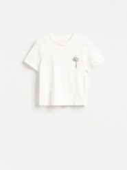 T-shirt z broszką - biały. Białe t-shirty damskie Reserved, l, bez wzorów, z bawełny, bez kołnierzyka. Za 79.99 zł.