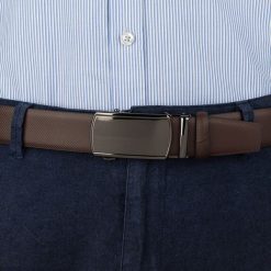 Pasek męski skórzany 3,5 cm klamra automatyczna Beltimore brązowy 53-577 : Kolory - brązowy, beżowy, Rozmiar pasków - r.105-120 cm. Brązowe paski damskie bez wzorów, ze skóry, wizytowe. Za 64.99 zł.