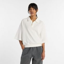 Koszulka damska New Balance WT611044SST – biała. Białe t-shirty damskie New Balance, s, z aplikacjami, z bawełny, bez kołnierzyka. Za 259.99 zł.