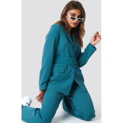 NA-KD Classic Marynarka z szerokim paskiem - Green. Żakiety damskie marki NA-KD Classic. Za 202.95 zł.