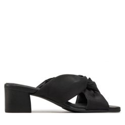 Klapki Camper. Czarne klapki damskie Camper, bez wzorów, bez obcasa. Za 209.99 zł.