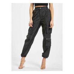 Spodnie cargo damskie Urban Classics Mary. Czarne spodnie materiałowe damskie Urban Classics, m, bez wzorów, z materiału. Za 197.00 zł.