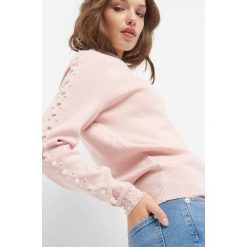 Sweter z perełkami. Brązowe swetry damskie Orsay, z dzianiny, z golfem. Za 119.99 zł.