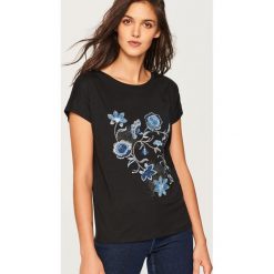 T-shirt z błyszczącą aplikacją - Czarny. T-shirty damskie marki Reserved. W wyprzedaży za 19.99 zł.