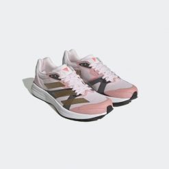 Damskie buty do sportów rakietowych oddychająca ADIZERO RC 4 TENNIS SHOES. Czerwone obuwie sportowe damskie Adidas, bez wzorów, z gumy, tenisowe. Za 430.30 zł.