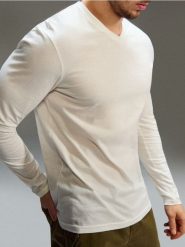 Bawełniana koszulka z długim rękawem i dekoltem V - kremowy. Białe bluzki z długim rękawem męskie Sinsay, l, bez wzorów, z bawełny, bez kołnierzyka. Za 19.99 zł.