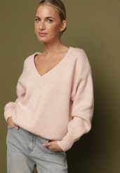Różowy Sweter z Kaszmirem z Dekoltem w Serek Plenae. Czerwone swetry damskie Born2be, uniwersalny, bez wzorów, z kaszmiru, eleganckie, bez kołnierzyka, bez ramiączek, bez kaptura. Za 129.99 zł.