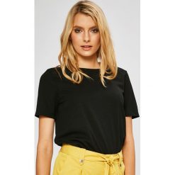 Jacqueline de Yong - Top. Brązowe topy damskie Jacqueline de Yong, z dzianiny, z okrągłym kołnierzem, z krótkim rękawem. W wyprzedaży za 49.90 zł.