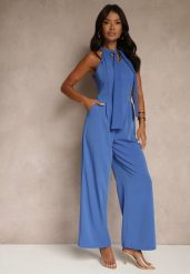 Niebieski Kombinezon Wide Leg z Ozdobnym Wiązaniem przy Szyi Silelia. Niebieskie sukienki damskie Renee, na co dzień, l, bez wzorów, eleganckie, bez kołnierzyka, bez ramiączek, kopertowe. Za 99.99 zł.