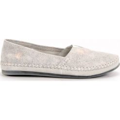 Szare Srebrne Skórzane Trampki Slip On. Szare trampki i tenisówki damskie ButyModne, bez wzorów, z jeansu, bez zapięcia. W wyprzedaży za 148.01 zł.