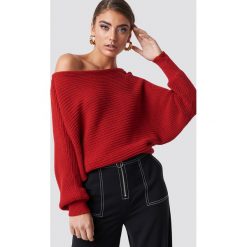 NA-KD Dzianinowy sweter z odkrytymi ramionami - Red. Czerwone swetry damskie marki NA-KD, z bawełny. Za 121.95 zł.