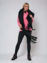 Szalik z frędzlami - czarny. Czarne szaliki i chusty damskie Sinsay, bez wzorów. Za 35.99 zł.