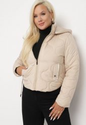 Beżowa Kurtka Krótka z Pikowaniem i Odpinanym Kapturem Taraes. Brązowe kurtki damskie Born2be, xl, bez wzorów, z materiału. Za 169.99 zł.