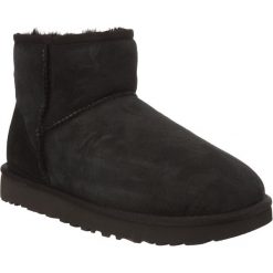 Ugg czarne Classic Mini Ii Black. Czarne śniegowce i trapery damskie UGG, z wełny. W wyprzedaży za 619.00 zł.