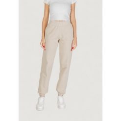 Spodnie Kobieta GUESS ACTIVE PRIMULA RHINESTONES JOGGER. Brązowe spodnie sportowe damskie Guess Active, z aplikacjami. W wyprzedaży za 306.45 zł.