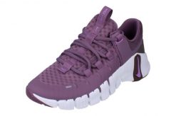 Buty treningowe damskie Nike Free Metcon 5. Fioletowe obuwie sportowe damskie Nike, bez wzorów, z gumy, do biegania. Za 524.00 zł.
