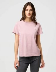 DAMSKA KOSZULKA WRANGLER SIGN OFF TEE KEEPSAKE LILAC 112370740. T-shirty damskie Wrangler, m, bez wzorów, bez kołnierzyka. Za 89.99 zł.