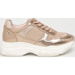 XTI - Buty. Czerwone obuwie sportowe damskie Xti, bez wzorów, z materiału, Adidas Advantage. W wyprzedaży za 129.90 zł.