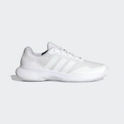 Buty Gamecourt 2 Tennis. Białe buty sportowe męskie Adidas, z gumy, bez zapięcia, tenisowe. Za 299.00 zł.