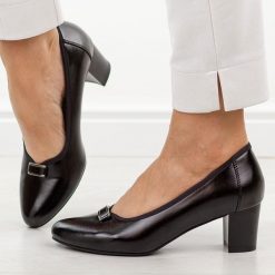 Czarne czółenka damskie na słupku Vinceza 58622. Czarne czółenka damskie VINCEZA, bez wzorów, ze skóry, biznesowe, bez obcasa, na słupku, bez zapięcia. Za 169.00 zł.