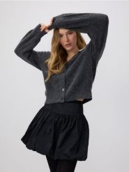 Spódnica mini typu bombka - czarny. Czarne spódnice damskie Reserved, l, bez wzorów, z tkaniny, mini, bombki. W wyprzedaży za 99.99 zł.