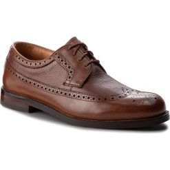 Półbuty CLARKS - Coling Limit 261348147 British Tan. Eleganckie półbuty marki Clarks. W wyprzedaży za 389.00 zł.