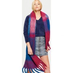 Ciepły szalik w kratę - Fioletowy. Fioletowe szaliki i chusty damskie Cropp. Za 49.99 zł.