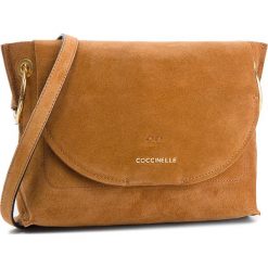 Torebka COCCINELLE - CC1 Essentielle Suede E1 CC1 15 02 01 Cuir W12. Listonoszki damskie marki Coccinelle. W wyprzedaży za 799.00 zł.