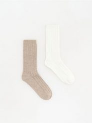 Długie skarpety 2 pack - brązowy. Brązowe skarpety damskie Reserved, bez wzorów. Za 39.99 zł.