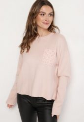Jasnoróżowy Sweter o Pudełkowym Kroju z Ozdobną Kieszonką Seaviraen. Czerwone swetry damskie Born2be, bez wzorów, z jeansu, biznesowe, bez kołnierzyka, bez ramiączek, długie, bez kaptura. Za 59.99 zł.