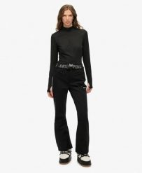Superdry Luxe Ski Pants – Oddychające i wodoodporne spodnie narciarskie. Czarne spodnie materiałowe damskie Superdry., bez wzorów, z elastanu. Za 730.85 zł.