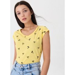 T-shirt z nadrukiem all over - Żółty. T-shirty damskie marki House. Za 19.99 zł.