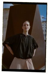 Kurtka oversize czarna. Czarne kurtki damskie MOODO, m, bez wzorów, z poliesteru, bez kaptura. Za 189.99 zł.