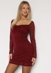 Bordowa Koronkowa Sukienka o Dopasowanym Kroju z Kwadratowym Dekoltem Tiwedesa. Czerwone sukienki damskie Born2be, na imprezę, l, bez wzorów, z koronki, eleganckie, bez kołnierzyka, bez ramiączek, dopasowane. Za 139.99 zł.