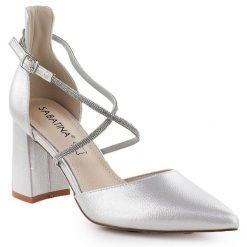 Sandały damskie na słupku z cyrkoniami srebrne Sabatina 750-1. Szare sandały damskie Sabatina, bez wzorów, z materiału, bez obcasa, na słupku, bez zapięcia. Za 169.99 zł.