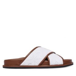 Klapki Max Mara Beachwear. Białe klapki damskie Max Mara Beachwear, bez wzorów, bez obcasa. Za 974.99 zł.