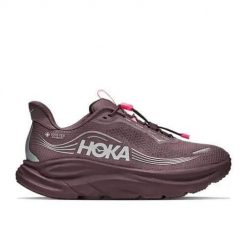 Buty do biegania damskie Hoka One One Clifton 11 GTX. Czerwone obuwie sportowe damskie Hoka One One, bez wzorów, z materiału, do biegania. Za 846.30 zł.