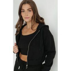 Czarna Bluza Zasuwana z Kapturem Albika. Czarne bluzy damskie Born2be, uniwersalny, bez wzorów, z dzianiny, z kapturem. Za 39.99 zł.