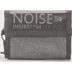 Portfel z napisem noise - Jasny szar. Szare portfele męskie House, z napisami. Za 39.99 zł.