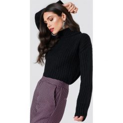 NA-KD Sweter w prążki oversize - Black. Swetry damskie marki NA-KD. Za 161.95 zł.