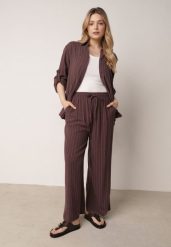 Brązowy Wiskozowo-Lniany Komplet w Paski Koszula i Szerokie Spodnie Terasea. Brązowe koszule damskie Born2be, l, bez wzorów, ze lnu, biznesowe, bez kołnierzyka, bez ramiączek. Za 209.99 zł.