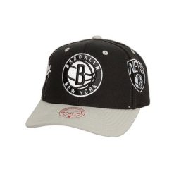 Czapka z daszkiem Mitchell & Ness Overbite Pro Brooklyn Nets. Czarne czapki i kapelusze męskie Mitchell & Ness, bez wzorów, eleganckie. Za 221.00 zł.