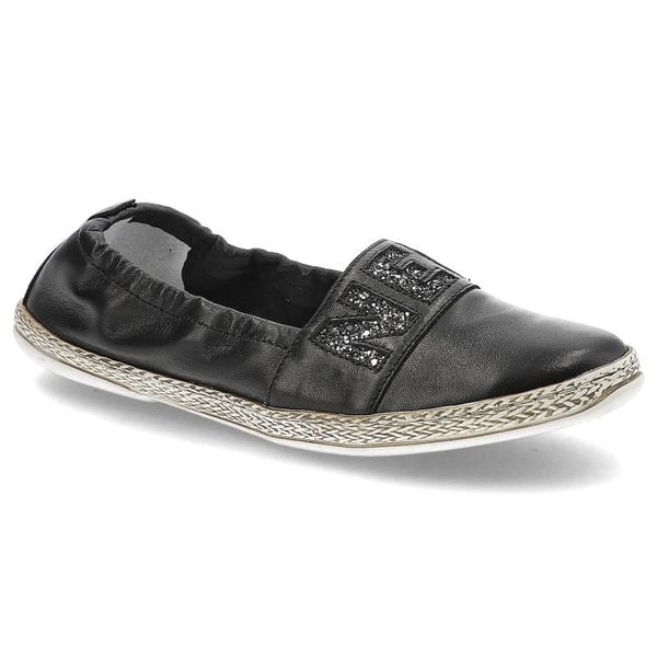 Espadryle damskie Lemar, wsuwane ze skóry naturalnej, czarne, 10035. Czarne espadryle damskie Lemar, bez wzorów, ze skóry, glamour, bez obcasa, bez zapięcia. Za 159.00 zł.
