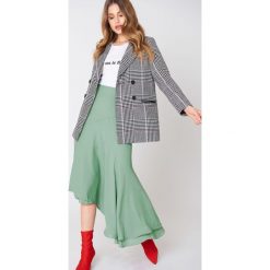 NA-KD Boho Asymetryczna spódnica Block - Green. Spódnice damskie marki NA-KD Boho. W wyprzedaży za 30.47 zł.