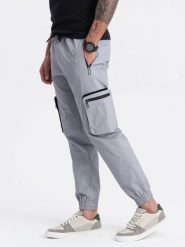 Spodnie męskie JOGGERY z odstającymi i zapinanymi kieszeniami cargo - jasnoszare V8. Szare spodnie materiałowe męskie Ombre Clothing, l, bez wzorów, z bawełny, wizytowe. W wyprzedaży za 142.49 zł.
