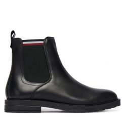 Botki Tommy Hilfiger. Czarne botki męskie Tommy Hilfiger, bez wzorów, bez zapięcia. Za 599.99 zł.