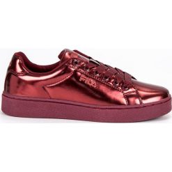 Czerwone Fila Upstage F Low Wmn. Czerwone trampki i tenisówki damskie Fila, bez wzorów, ze skóry ekologicznej, sportowe, bez zapięcia. W wyprzedaży za 279.00 zł.